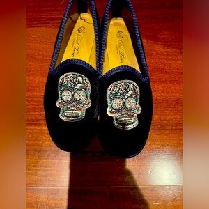 Del toro navy velvet skull flats